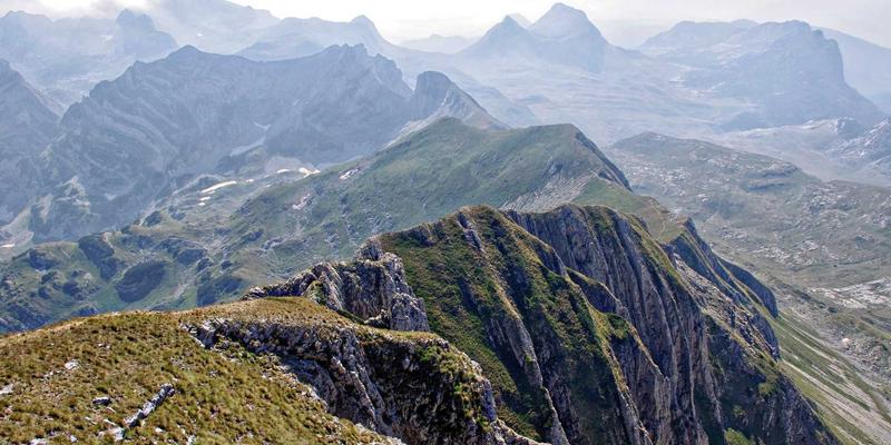 制药洁净厂房专用机电设备：河北卓越机电如何以合规性与可靠性设计赋能药品安全生产